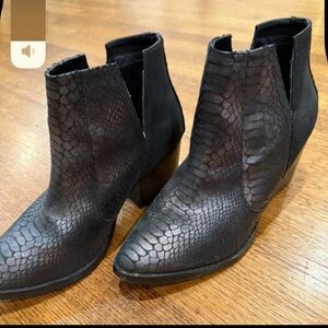 Elegant Black Textured Ankle Booties